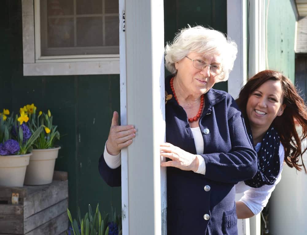 Laura Geminiana and her mother